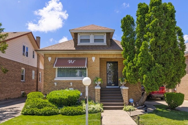 Building Photo - 636 S 19th Ave