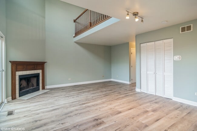 Building Photo - 734 E Whispering Oaks Ct