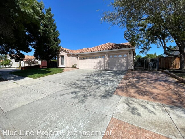 Building Photo - 3 br, 2.5 bath House - 700 Outrigger Cir.