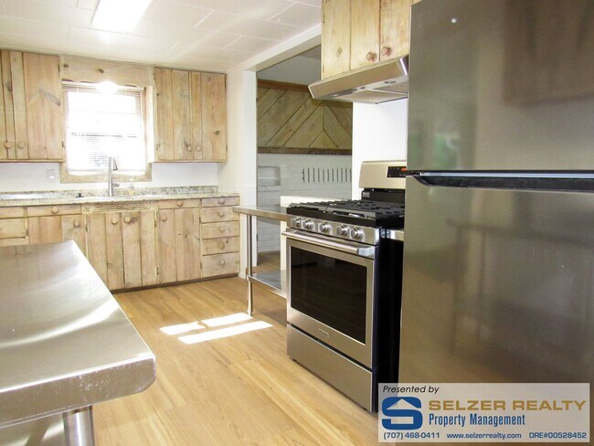 Building Photo - Roomy & renovated 2 bd. home in a country ...