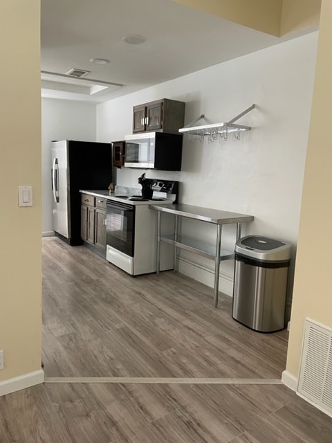 Building Photo - 2350 Albion Pl