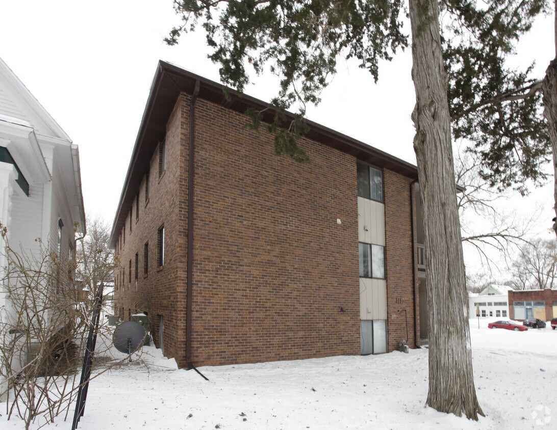 Building Photo - 1113 B St