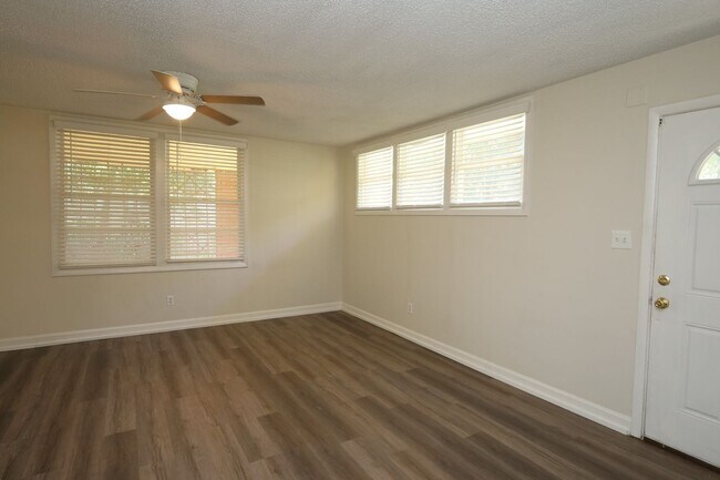 Foto del edificio - 902 Ridgewood Dr