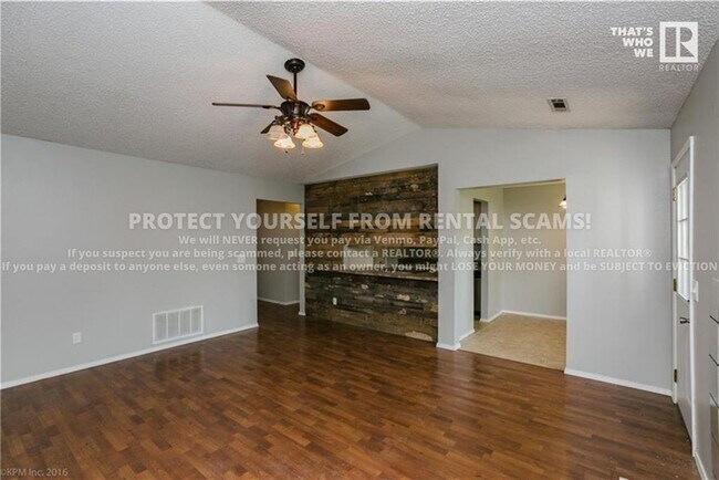 Building Photo - 3161 W Oakfield St