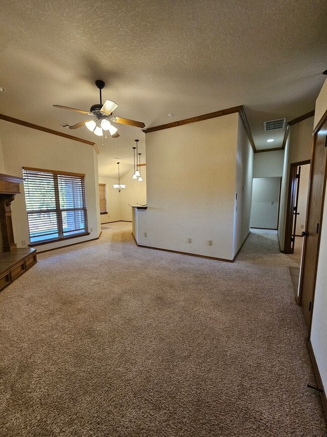Building Photo - 3 (Bed)/(2) Bath + Office in Royal Oaks. N...
