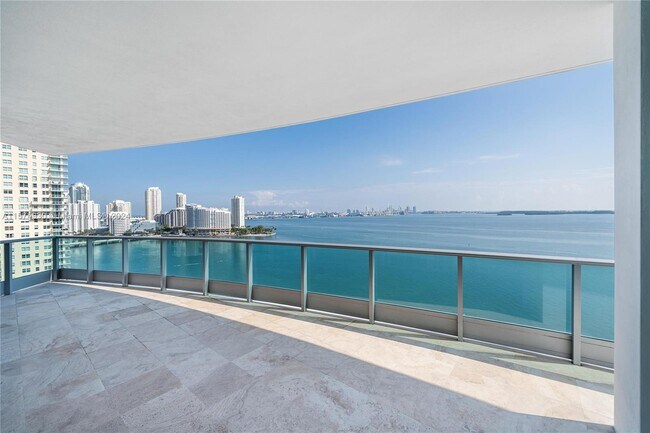 Foto del edificio - 1331 Brickell Bay Dr