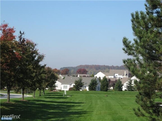 Building Photo - 3 br, 2.5 bath Townhome - 106 Hickory Lane