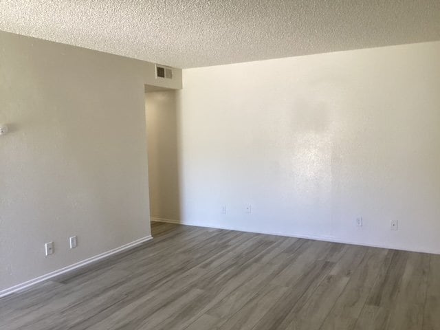 Building Photo - "Charming 1-Bedroom Retreat with 800 Sq Ft of Comfort in Lancaster!"