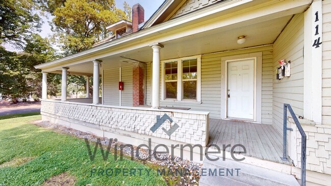 Building Photo - 114 N Touchet St