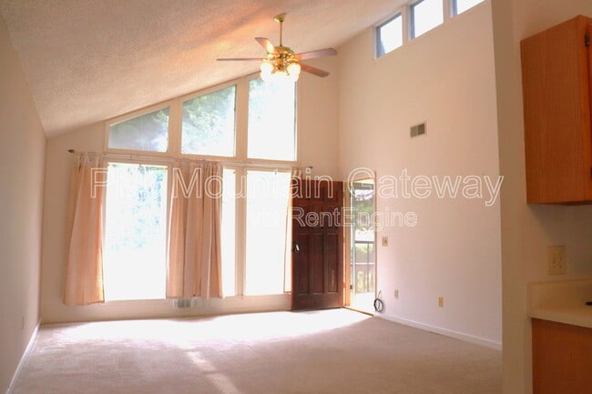 Building Photo - 48 Primrose Dr