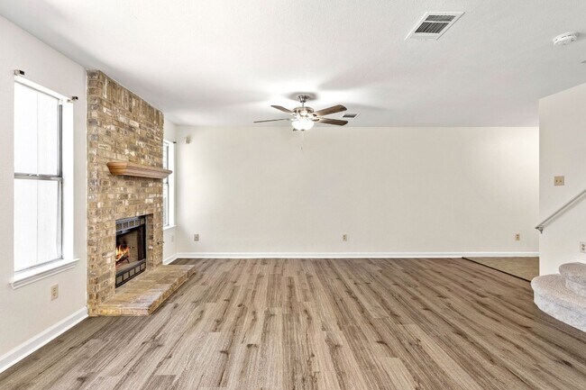 Foto del edificio - 1202 Green Terrace Dr