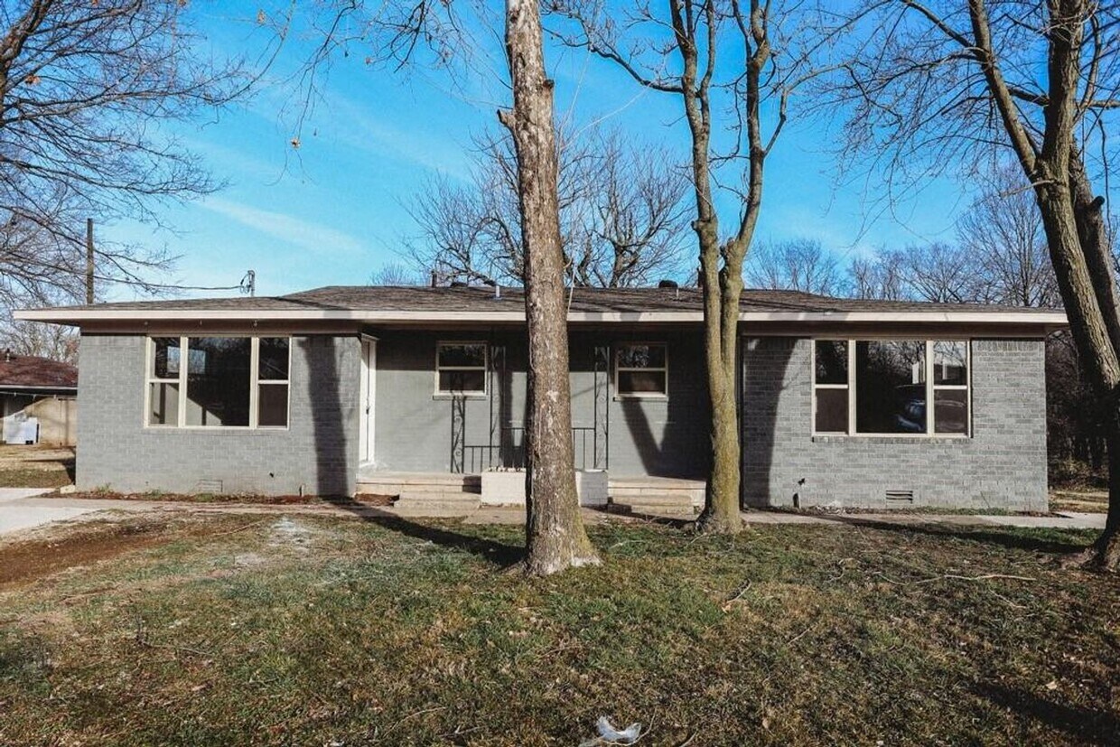 Foto principal - 494 N Main St