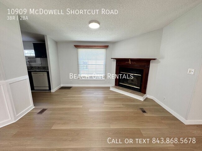Foto del edificio - 10909 Mcdowell Shortcut Rd