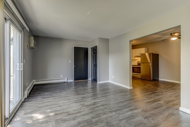Building Photo - 5640 Pardee Ave
