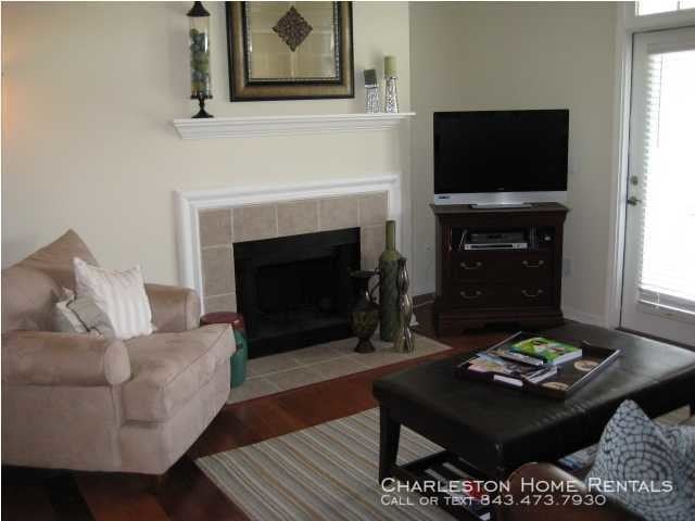 Building Photo - 3 Bed 2 Bath Third Floor Condo at The Concord