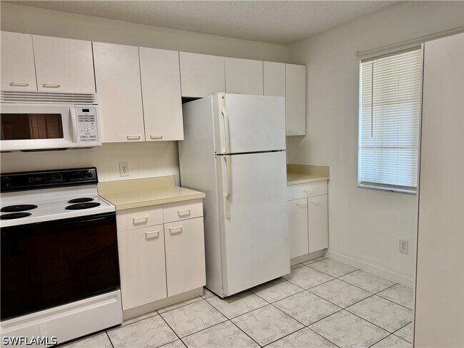 Building Photo - 7755 Jewel Ln