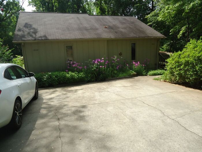 1922 4th St NE, Hickory, NC 28601 House Rental in Hickory, NC