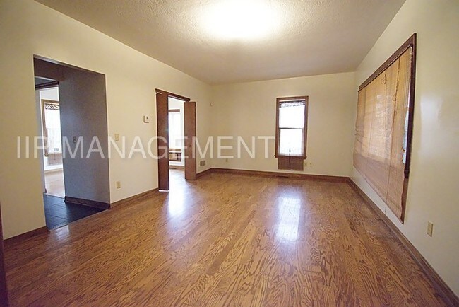Building Photo - Large 3BD Single in Akron!