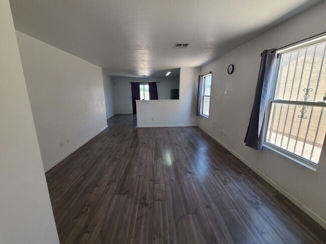 Foto del edificio - Charming 2-bedroom, 1-bathroom washer/dryer