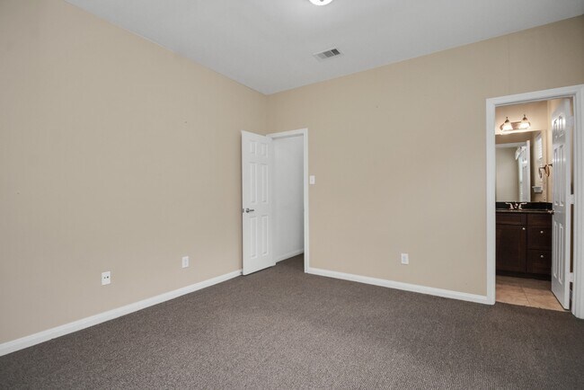 Foto del edificio - 1137 W 24th St
