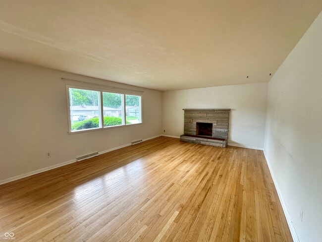 Building Photo - 9 Paradise Ln