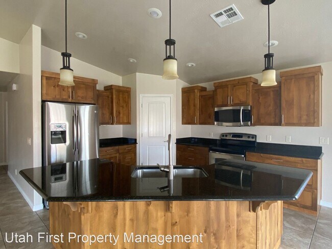 Building Photo - 4 br, 2 bath House - 3989 Fortune Way