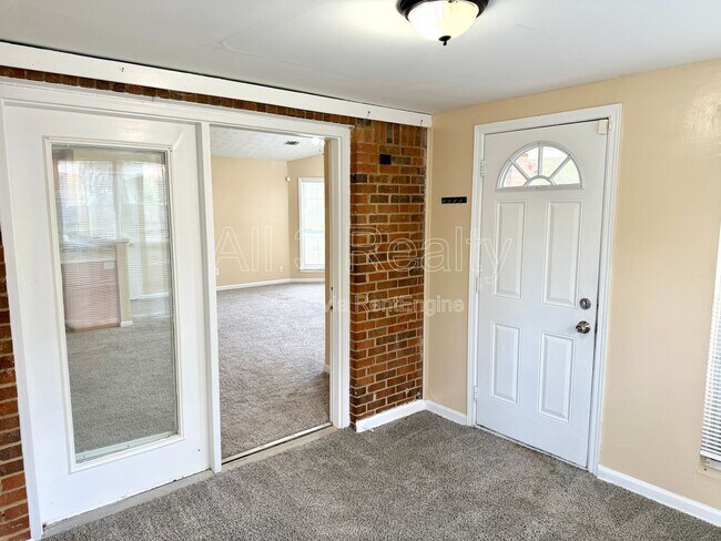 Building Photo - 2140 Meadowview Ct SE
