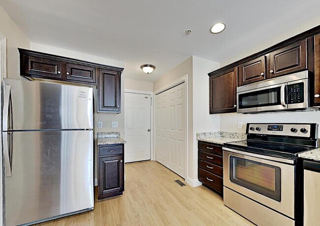 Building Photo - 125 Surrey Ct