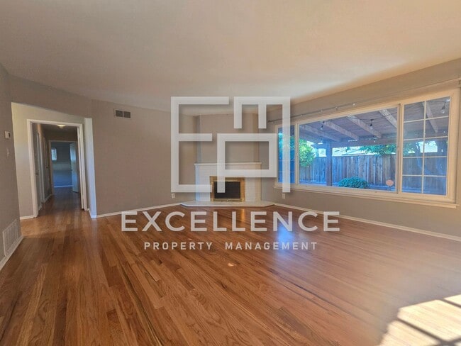 Building Photo - Willow Glen 3 Bedroom + Office With Attached Bathroom, Yard with Covered Patio, Strict One Pet Ne...