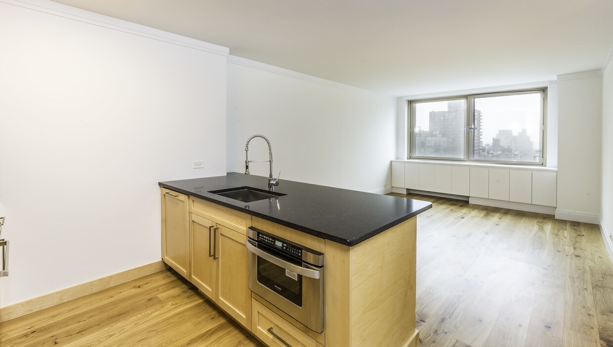 Primary Photo - 201 East 86th St