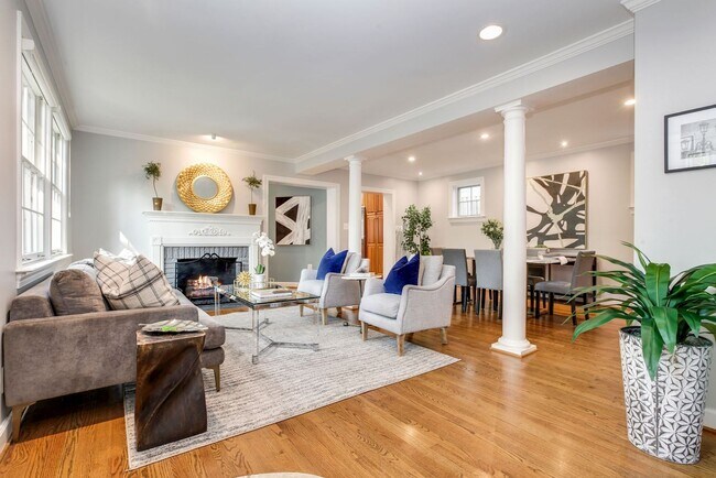 Foto del edificio - Chevy Chase Home