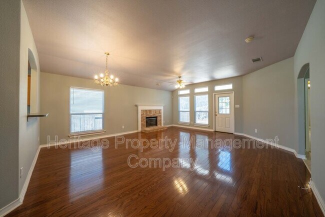 Foto del edificio - 1435 Bluff Forest