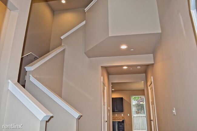 Building Photo - 4 br, 2.5 bath House - 1518 Onyx St SE