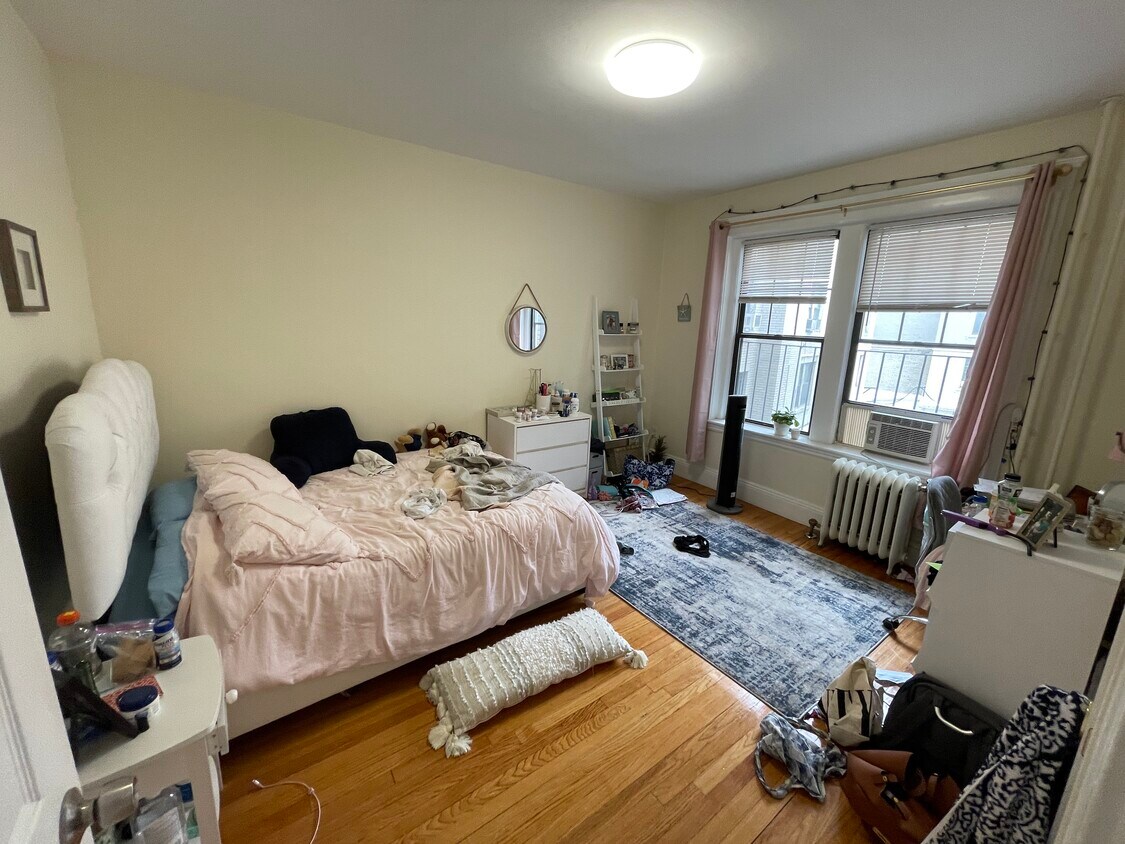 Foto del edificio - 372 Chestnut Hill Ave