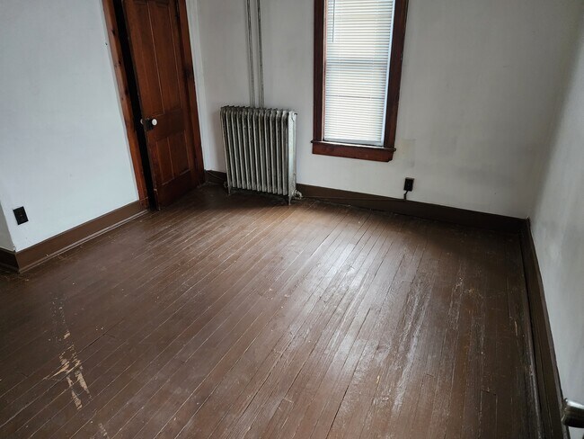 Dormitorio - 253 N Spring St