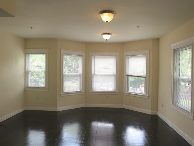 Building Photo - 6 Giles Park