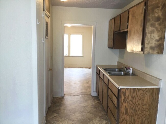 Building Photo - 3 br, 2 bath House - 2312 NW 12th St.