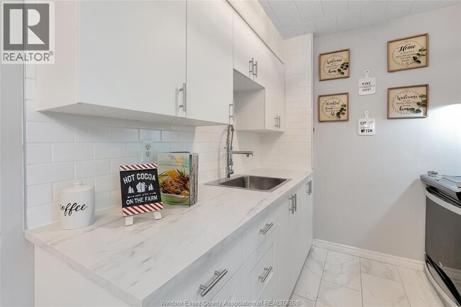 Building Photo - 6635 Thornberry Crescent