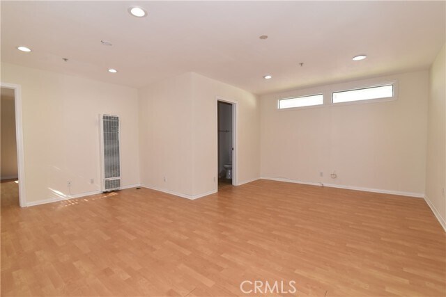 Foto del edificio - 1239 E Maplegrove St