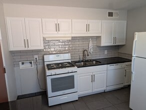 Building Photo - 10204 Candelaria Rd NE