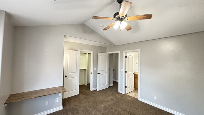 Building Photo - 816 W Via Papiano St