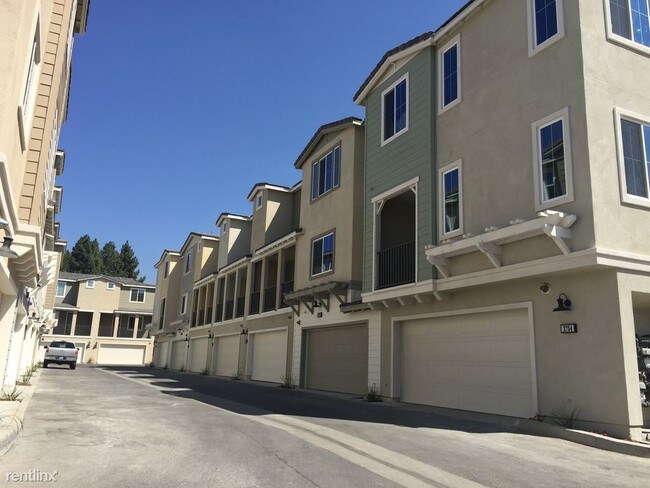 3 Br 5 Bath House Bonita Village For In Pomona 3 Br 5 Bath House Bonita Village