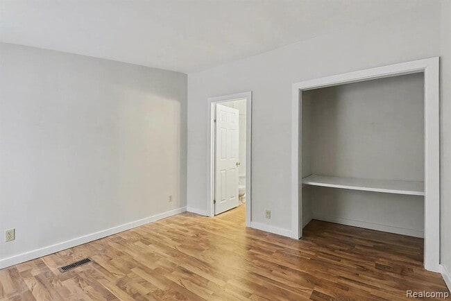 Building Photo - 1295 W Cook Rd