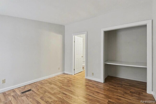 Foto del edificio - 1295 W Cook Rd