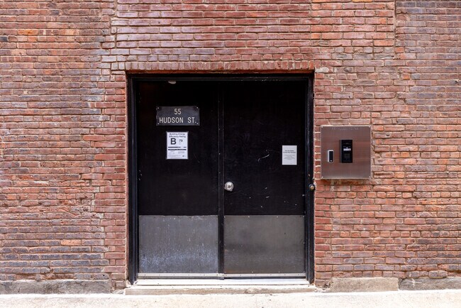 Entrada - Tribeca Owners Corp.