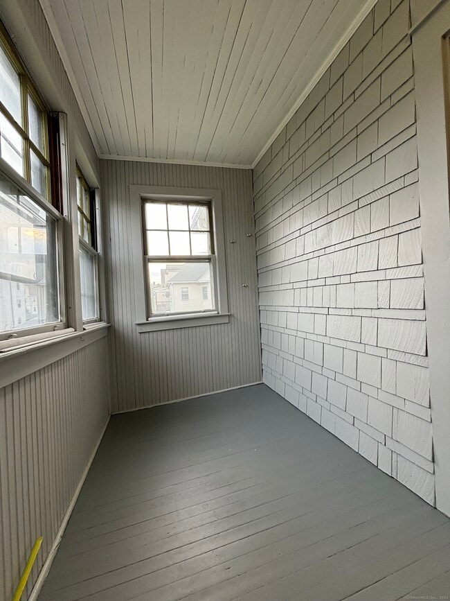 Building Photo - 143 Brown St