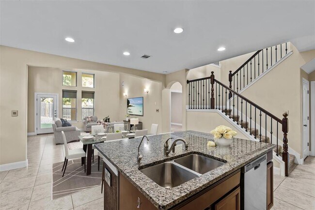 Building Photo - 16001 Cinca Terra Dr