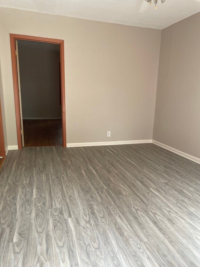 Living Room - 1016 Sunglo Dr