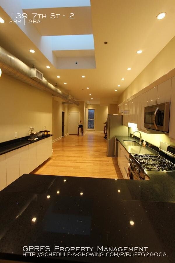 Building Photo - Luxury Living in the Cultural District