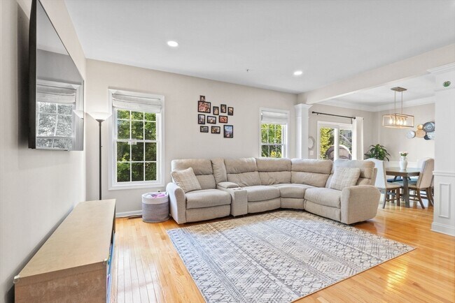 Foto del edificio - 71 Kendall Ct